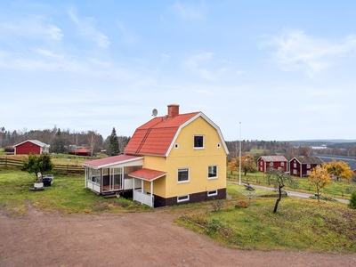 Lantligt hus med bergvärme!