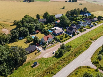 Charmig 1,5-plansvilla i vinkel med 4 sovrum och generösa ytor för hela familjen!