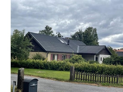 Hyr ett 9-rums hus på 174 m² i Tyresö