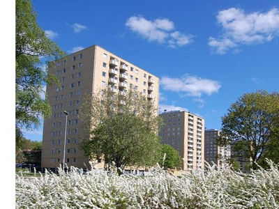 Hyr ett 1-rums lägenhet på 96 m² i Södertälje