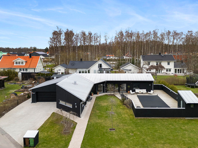 Villa till salu på Trolltallsgatan 9 i Kumla - Mäklarhuset