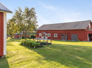 Gård till salu på Hägra 205 i Dvärsätt - Mäklarhuset