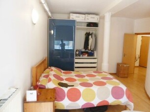 Furnished room, ideal for a student