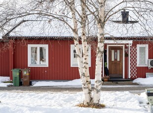 Radhus till salu på Ljusbergs väg 16E i Hede - Mäklarhuset