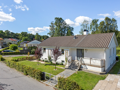 Villa till salu på Hermelinsvägen 6C i Sävedalen - Mäklarhuset