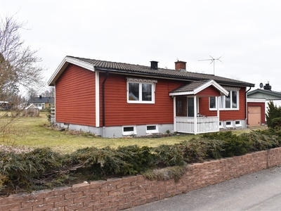 Villa till salu på Mellangatan 8 i Holsbybrunn - Mäklarhuset