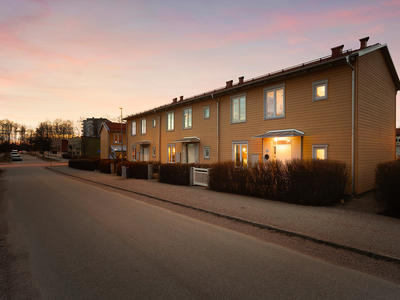 Radhus till salu på Värngatan 1c i Örebro - Mäklarhuset