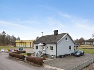 Villa till salu på Åmotsvägen 14 i Kinnared - Mäklarhuset