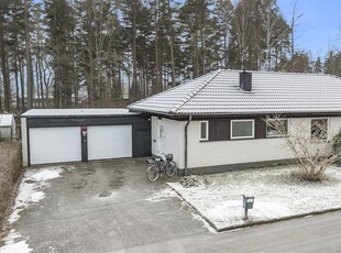 Villa till salu på Bomullsvägen 12 i Västerås - Mäklarhuset