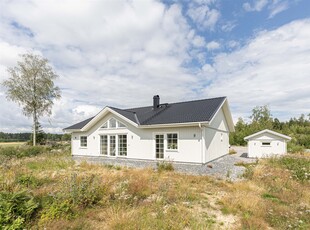 Villa till salu på Ängesta 14D i Västerås - Mäklarhuset