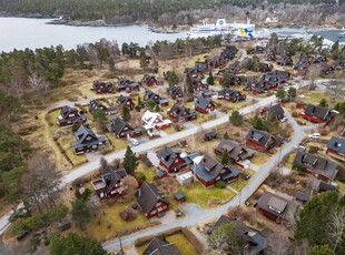 Fritidshus till salu på Grisslestigen 10 i Grisslehamn - Mäklarhuset