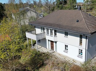 Villa till salu på Ringleksvägen 25 i Saltsjö-Boo - Mäklarhuset