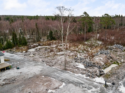 Tomt till salu på Elviras stig 19 i Gräddö - Mäklarhuset