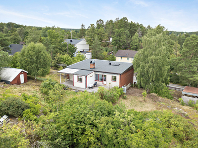 Tomt till salu på Mellanvägen 1A i Huddinge - Mäklarhuset