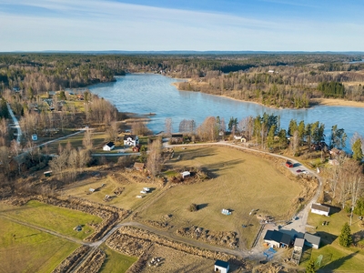 Tomt till salu på Opphammarvägen 52 i Glanshammar - Mäklarhuset