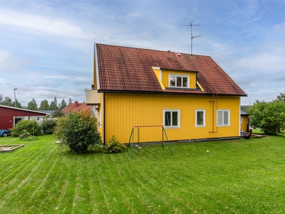 Villa till salu på Bondegatan 10 i Bjurholm - Mäklarhuset