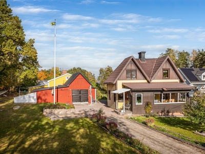 Villa till salu på Gamla Stockholmsvägen 35 & 31B i Åby - Mäklarhuset