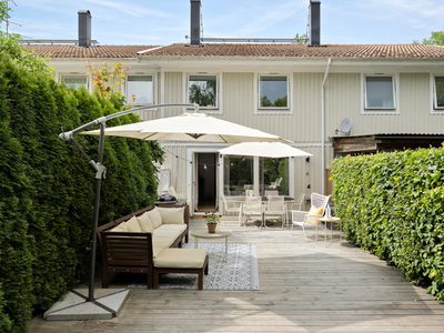 Villa till salu på Bokvägen 24 i Märsta - Mäklarhuset