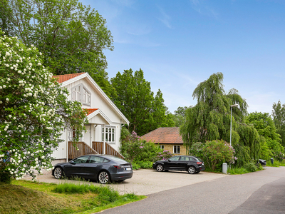 Villa till salu på Länsmansvägen 15 i Lerum - Mäklarhuset