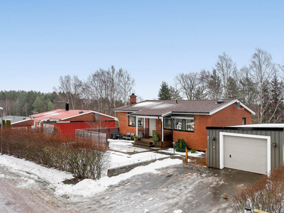 Villa till salu på Sunnangatan 8 i Hestra - Mäklarhuset