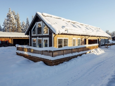 Större bostadsrätt med 5 sovrum i Fjällfotens nya stugområde, nära längdskidspår och skoterled.