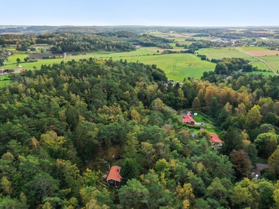 Högt belägen fadtighet om 1726 m² i Säve!