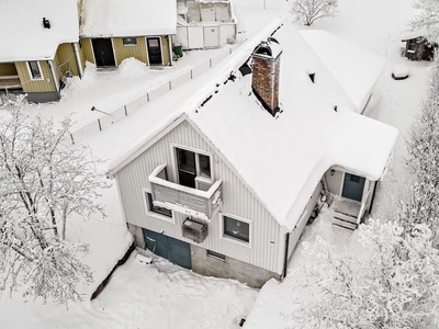 Trevlig 1 1/2-plansvilla i barnvänligt område!