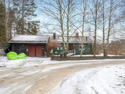 Hus med renoveringsbehov med stort garage i barnvänligt läge!