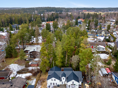 Villa till salu på Havrevägen 17 i Täby - Mäklarhuset