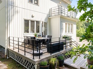 Villa till salu på Karl Nordströms väg 1 i Bromma - Mäklarhuset