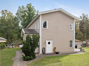 Villa till salu på Vallarevägen 31 i Täby - Mäklarhuset