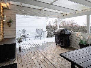 Radhus till salu på Mandelblomsgatan 14 i Falköping - Mäklarhuset