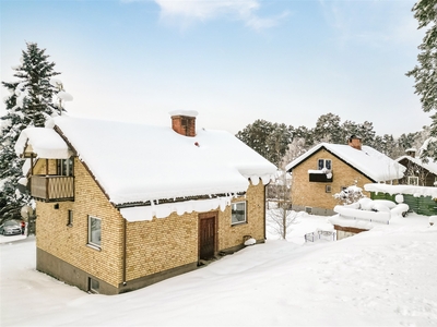 Villa till salu på Skolvägen 12 i Järpen - Mäklarhuset