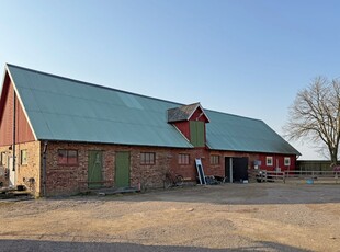 Hästgård med 3 ha mark nära Ängelholm