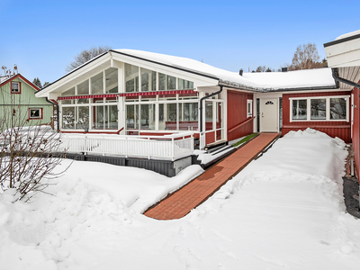 Villa till salu på Vegagatan 1 i Sundsvall - Mäklarhuset