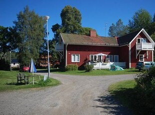 Järnvägsparken: Stor tvåa med snedtak