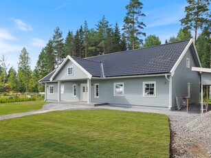 Villa till salu på Sandlycke 24 i Åkers styckebruk - Mäklarhuset