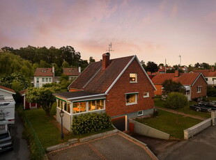 Villa till salu på Fiskare Lundbergs gata 6 i Sigtuna - Mäklarhuset