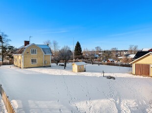 Villa till salu på Sandviksvägen 11 i Väddö - Mäklarhuset