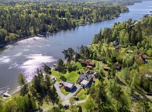 Fritidshus till salu på i Hallstavik - Mäklarhuset