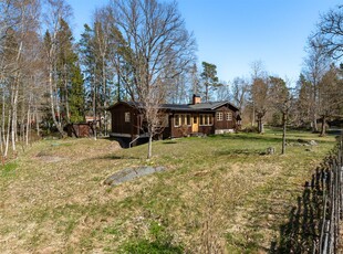 Villa till salu på Kolskäret 14 i Grisslehamn - Mäklarhuset