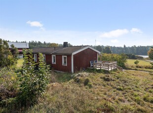 Villa till salu på Gässviks byväg 2 i Hallstavik - Mäklarhuset