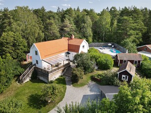 Villa till salu på Lärarvägen 25 i Vänge - Mäklarhuset