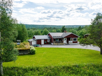 Vilket läge! Intill Lillån ligger denna pärla i Funäsdalen