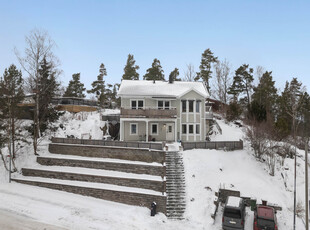 Villa till salu på Balingsnäsvägen 13 i Huddinge - Mäklarhuset