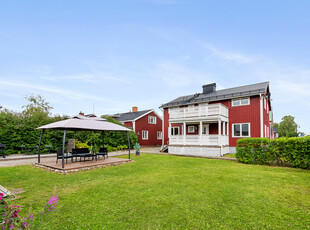 Villa till salu på Hamngatan 36 i Lycksele - Mäklarhuset