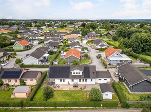 Villa till salu på Kakelgatan 15 i Ekeby - Mäklarhuset