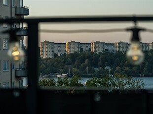 Lägenhet till salu på Love Almqvists Väg 10, 5 tr i Stockholm - Mäklarhuset