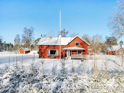 Unikt sjönära boende, älgbesök och harmoni med naturen. Perfekt hus för avkoppling och umgänge.