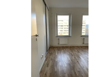 Hyr ett 4-rums lägenhet på 105 m² i Solna